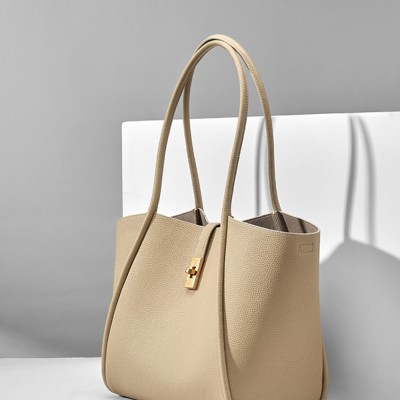 High-capacity commuter niche tote bag girl